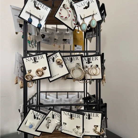 Earring Collection - Picture 3 of 8